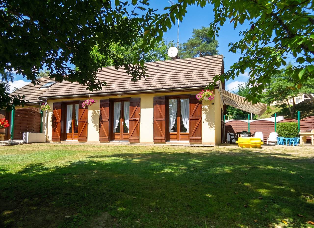 Maison confortable sur jardin clôturé à Marcillac-la-Croisille in Marcillac-la-Croisille, Région de Tulle