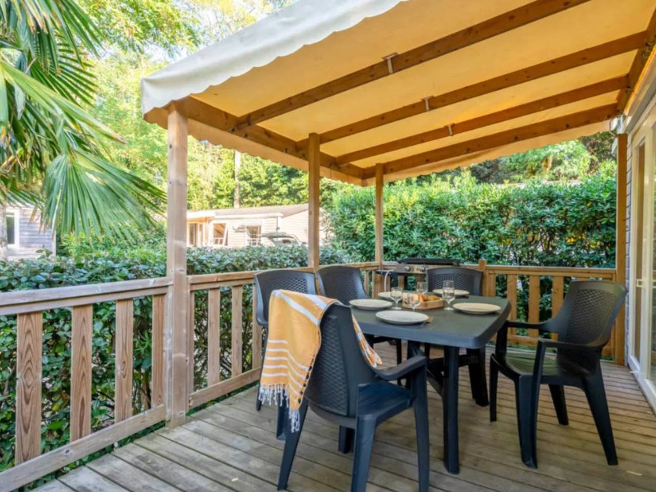 Mobilheim mit Terrasse, 3 Schlafzimmer, für 6 Personen in Rivedoux-Plage, Ile de Re