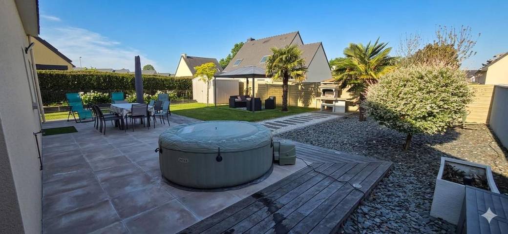 Location de vacances pour 8 personnes, avec jardin et jacuzzi, animaux acceptés à Dol-de-Bretagne