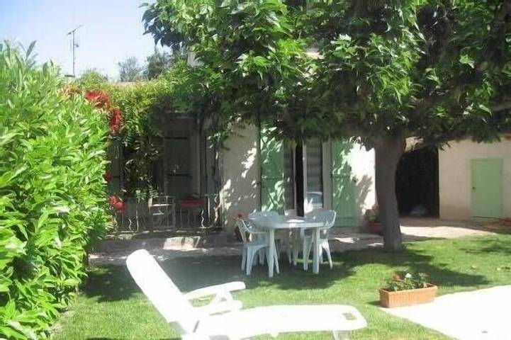 Gîte pour 4 personnes, avec Jardin et Piscine à Verquières