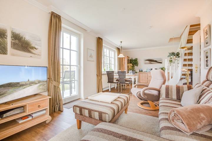 Ganze Wohnung, Unmittelbar am Strand gelegenes, sehr großzügiges 3-Raum-Appartement im Og&Dg. in Wenningstedt, Sylt