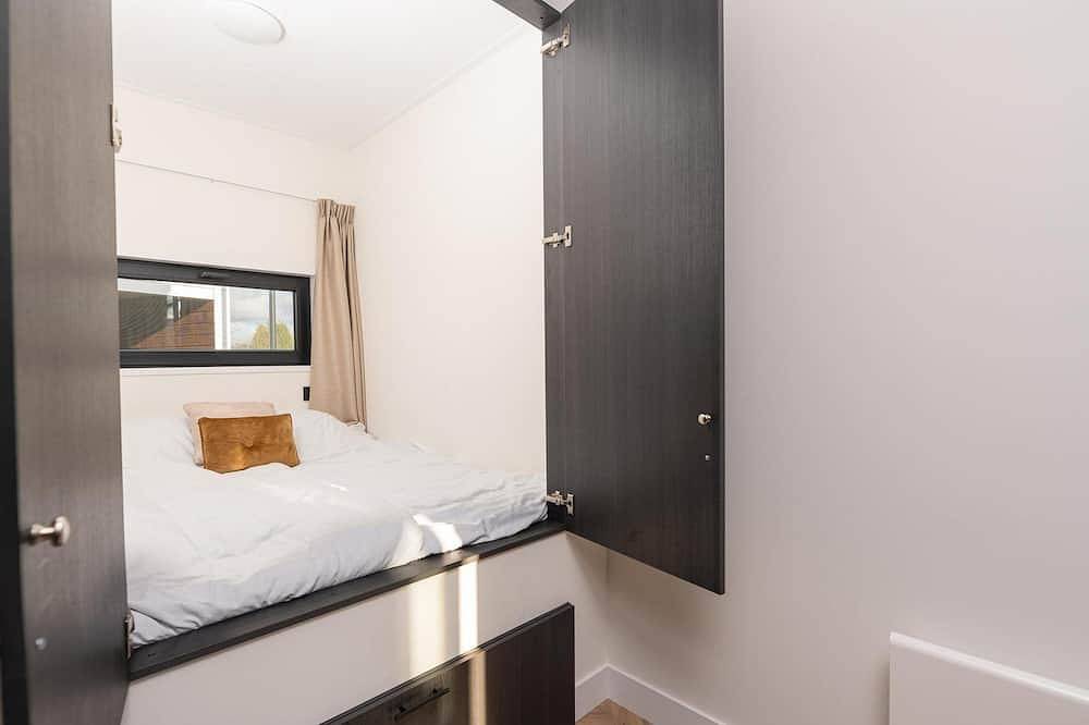 Deze luxe, sfeervolle en vrijstaande vakantievilla's voor 6 personen zijn voorzien van een uniek uitzicht op het water. De villa's bieden veel privacy, een hoog comfort level en zijn gesitueerd op een ruime kavel met terras en buitenhaard. Alle ingre in Loosdrecht, Groene Hart