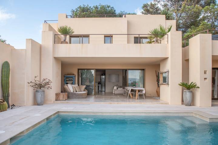 Villa pour 6 personnes, avec Balcon ainsi que Jacuzzi et Jardin dans Sant Josep de sa Talaia