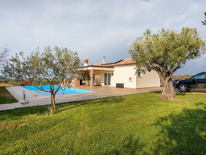 Ferienhaus für 6 Personen, mit Whirlpool und Garten sowie Pool