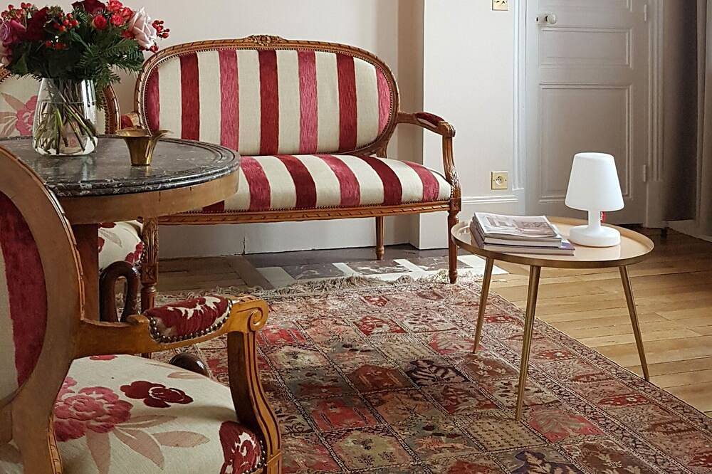 La Suite Rose du Château de Bonneau in Suèvres, Région de Blois