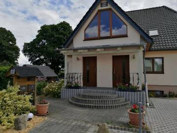 Ferienhaus für 8 Personen, mit Terrasse in Dobin am See