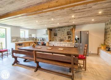 Gîte pour 10 Personnes dans Saint-Sauves-d'Auvergne, Région de Besse-et-Saint-Anastaise, Photo 2