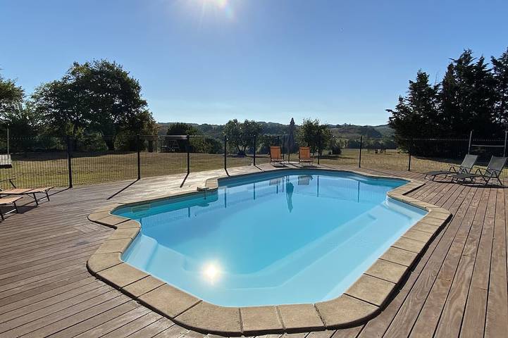 Location de vacances pour 14 personnes, avec Jacuzzi ainsi que Terrasse et Jardin à Lafage (Aude)