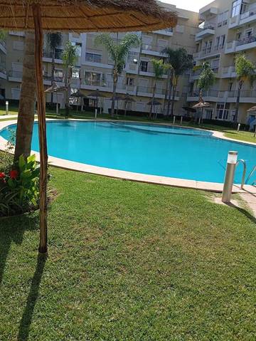 Gîte pour 6 personnes, avec piscine ainsi que balcon et vue à Bouznika