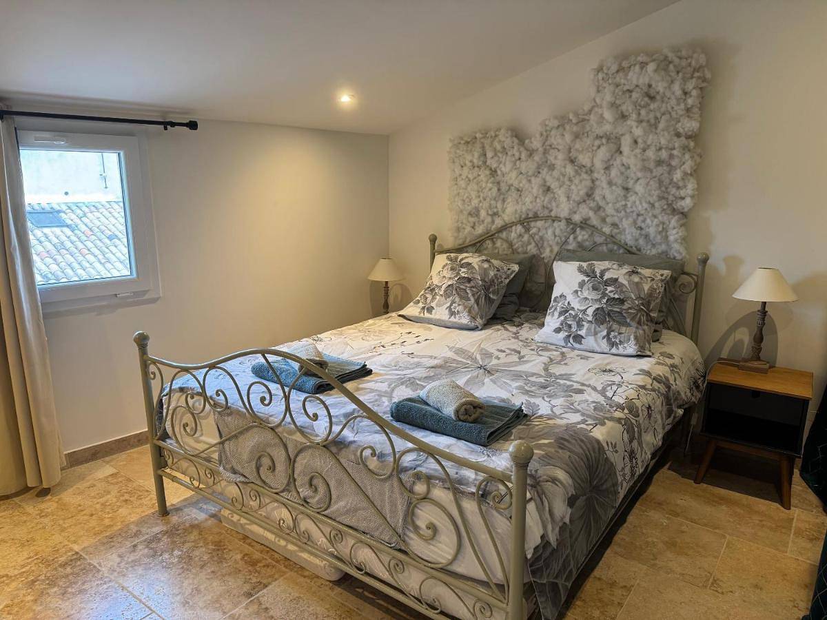 Double Room in Sainte-Cécile-les-Vignes, Vaucluse