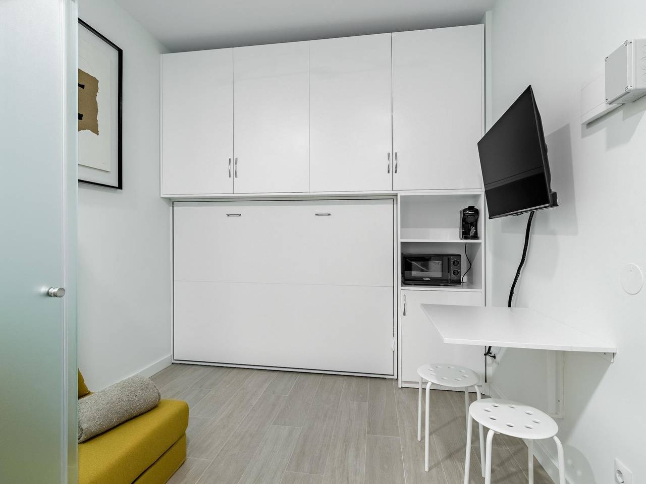 Entire studio, Charming Sol Apartment I - Studio. 50 meters from Sol in Centro (Madrid), Madrid