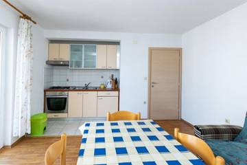 Ferienwohnung für 3 Personen, mit Terrasse auf Rab