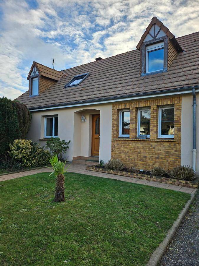 Location de vacances pour 10 personnes, avec terrasse ainsi que piscine et jardin à Ruaudin