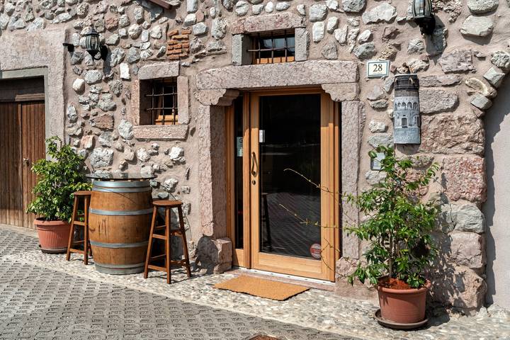 Appartamento intero, Appartamento 'Logge Dei Paroloti Agnese' con vista sulle montagne, terrazza in comune e Wi-Fi in Dorsino, Dolomiti di Brenta