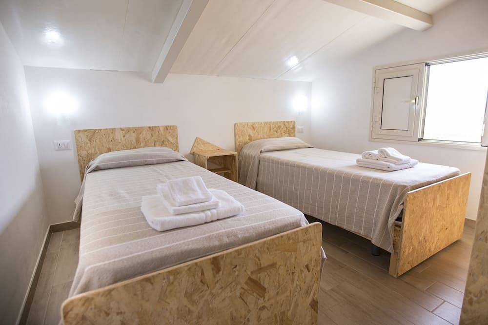 Villa Barletta Dachgeschosswohnung in Villa im ersten Stock Nummer 4 in Acate, Ragusa Provinz