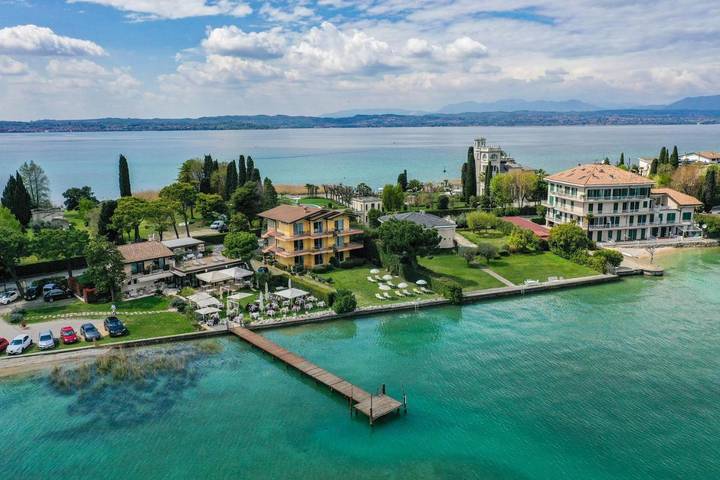 Loft per 4 persone, con Balcone e Terrazza nonché Giardino e Vista lago a Sirmione