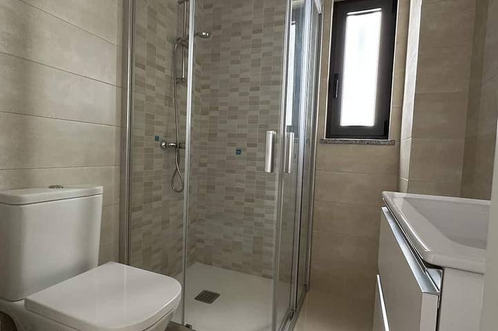 Ganze Wohnung, Wohnung mit 2 Schlafzimmern 100 Meter vom Strand / Neu in Quarteira, Faro Distrikt