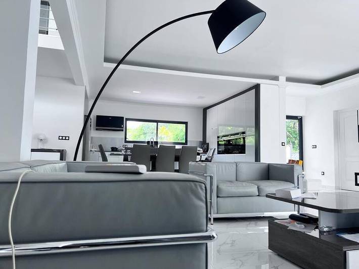 Villa pour 4 personnes, avec jacuzzi ainsi que jardin et piscine