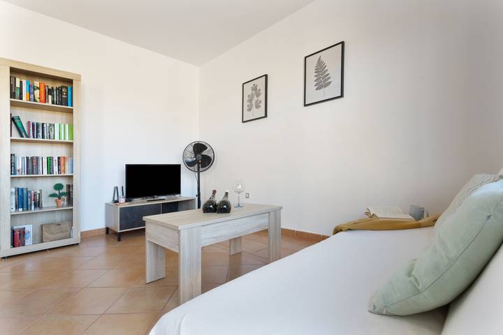Entire apartment, Vacation 'Punta Calma' with Sea View, Shared Pool and Wi-Fi in La Oliva, Fuerteventura