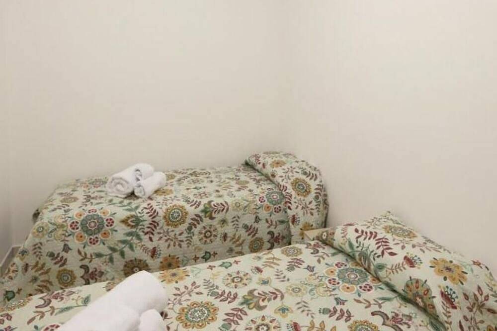 Entire apartment, Sweet World - Family Room with Terrace Near the Beach in Terrasini, Palermo Province