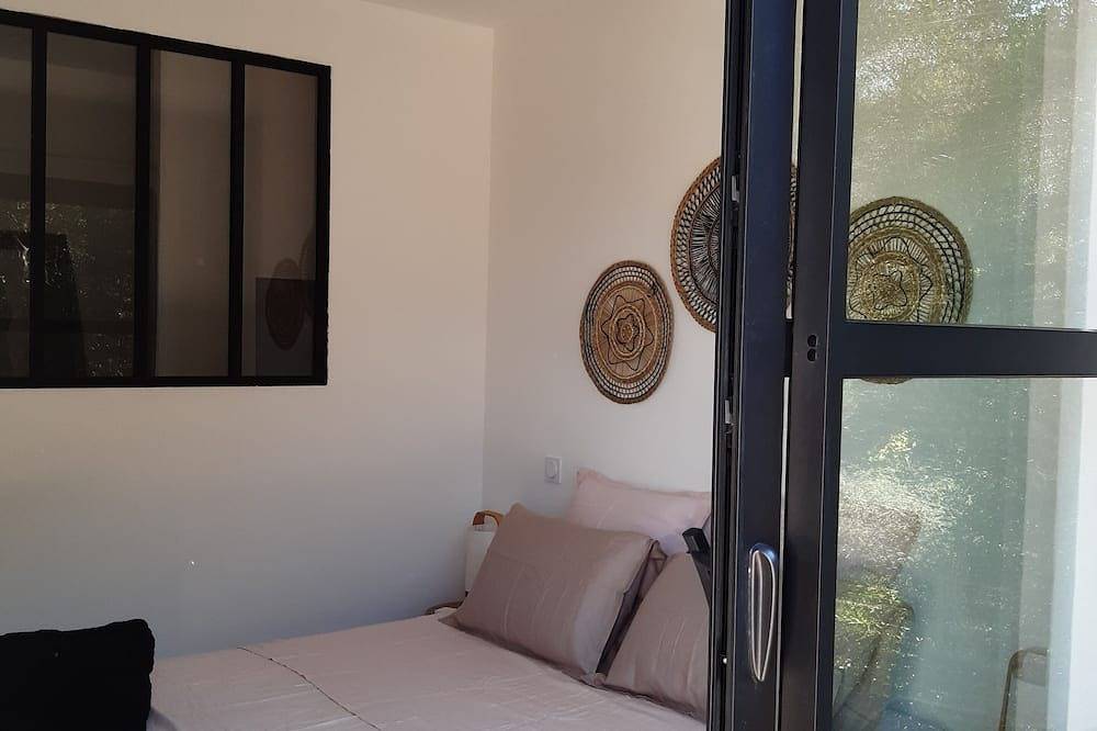 Beautiful new contemporary villa with private pool in Figari, Arrondissement de Sartène