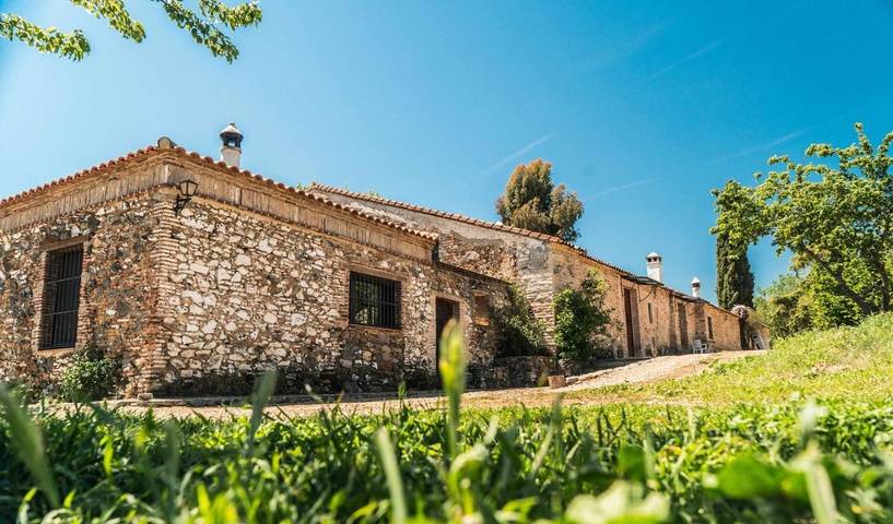 Casa rural para 6 personas, con terraza además de jardín y piscina, Se admiten mascotas en Cazalla de la Sierra
