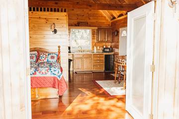 Log Cabin for 2 People in Georgia, USA, Photo 3