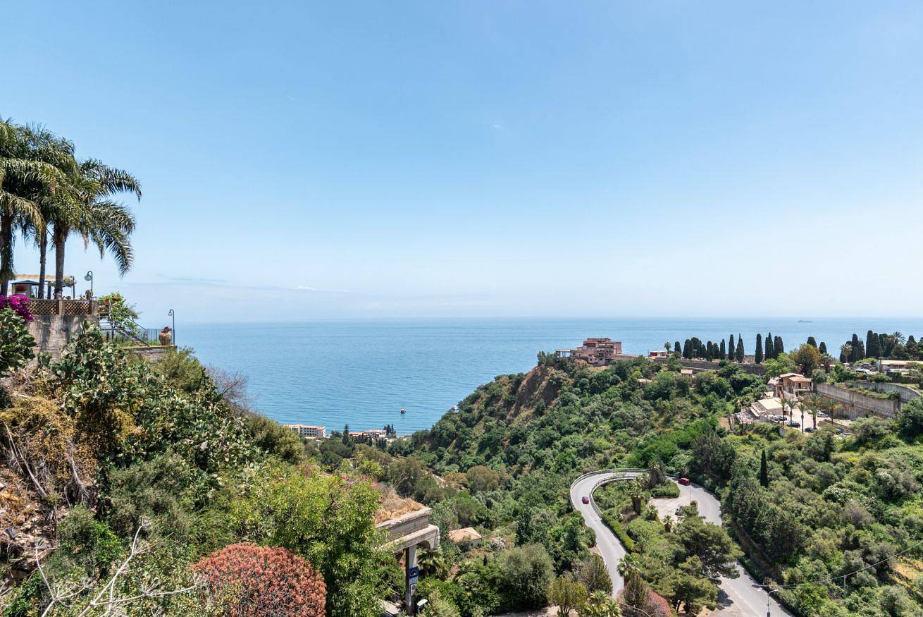 Appartamento intero, Taormina Panoramic Apartment w/ Parking in Mazzarò, Taormina