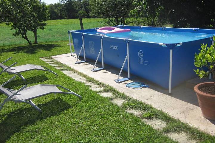 Gîte pour 4 personnes, avec Balcon ainsi que Jardin et Piscine à Beaulon