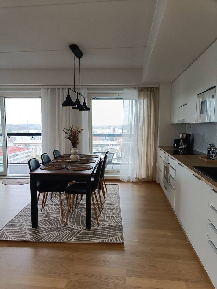 Ganze Wohnung, New 11th Floor 2Br Apt in Centre | Hot Tub & Sauna in Kantakaupunki, Jyväskylä