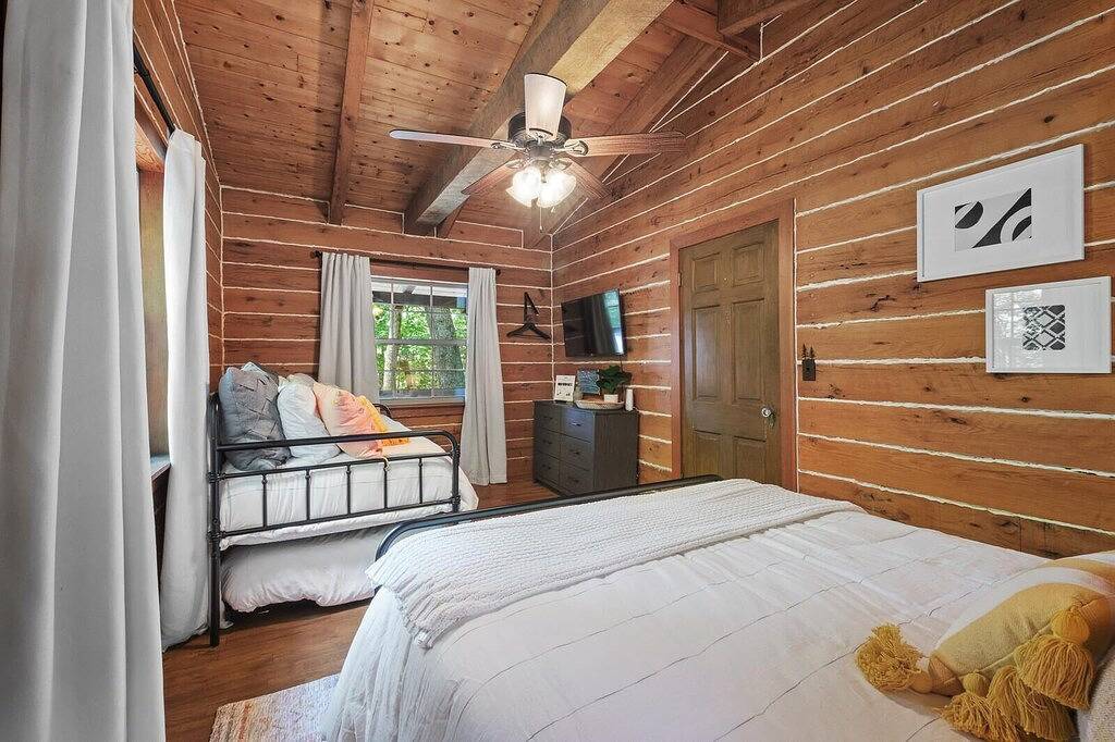 Sunset Cabin - Secluded retreat on Beaver Lake in Beaver Lake