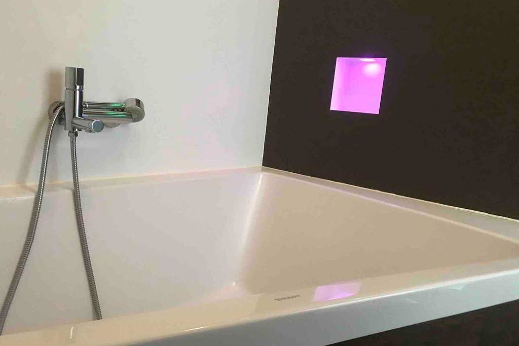 Geheel appartement, New Cozy Room with Private Bathroom Delft City P-room 1 in Delft, Stadsgewest Haaglanden