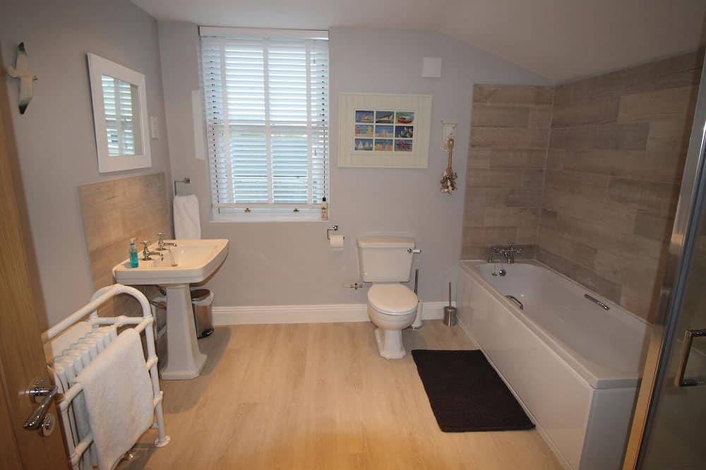 Alpen Rose Cottage, pet friendly, with a garden in Easton Portland in Easton (Portland), Isle of Portland