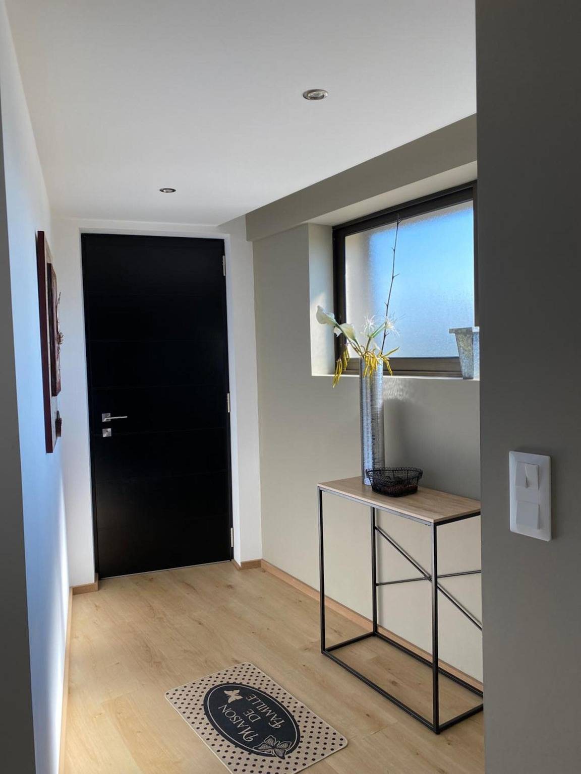 Entire apartment, Architect-Designed 'Atypique' 2-Bedroom Apartment with Shared Garden in Epinal in Épinal, Épinal region