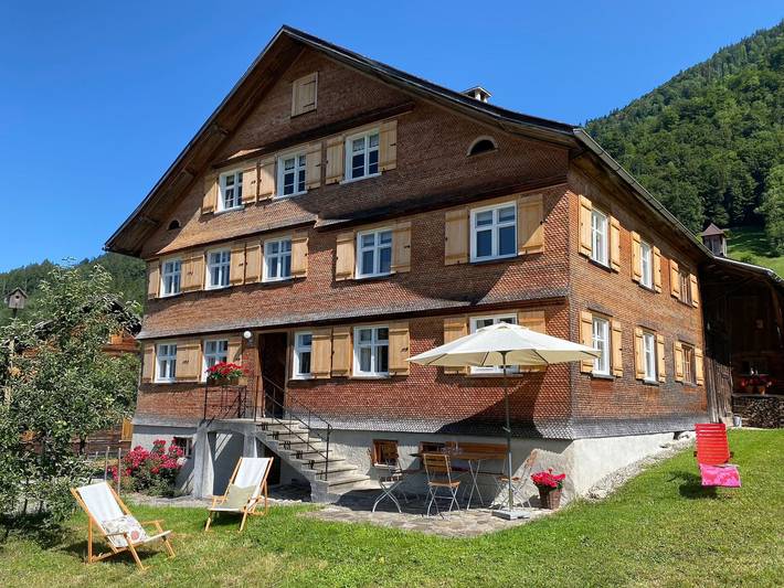 Ferienwohnung für 4 Personen, mit Garten und Ausblick in Bezau
