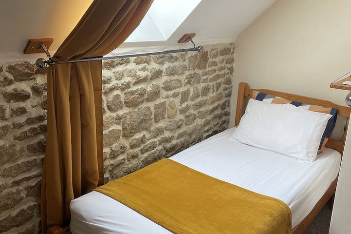 Location de vacances pour 6 personnes, avec jardin ainsi que piscine et terrasse à Isigny-le-Buat - 4