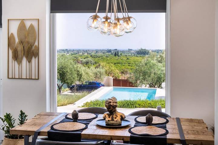 Villa per 4 persone, con piscina e giardino nonché panorama, adatto a famiglie con bambini a Noto