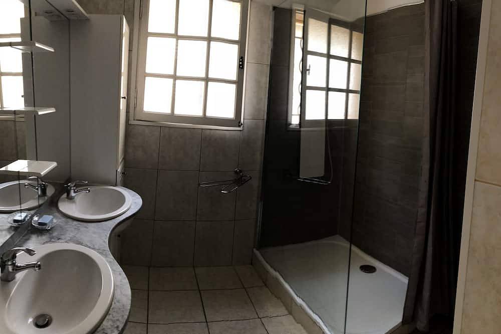 Appartement entier, Grand Rdc d'une villa provençale au cœur du village, près de la mer in La Cadière-d'Azur, Côte méditerranéenne (France)