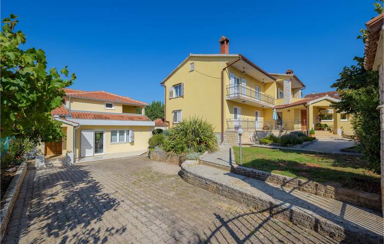Ferienhaus für 12 Personen, mit Terrasse