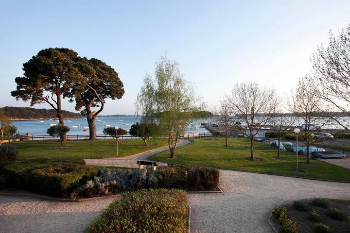 Location de vacances pour 5 personnes, avec Terrasse et Piscine à Larmor-Baden