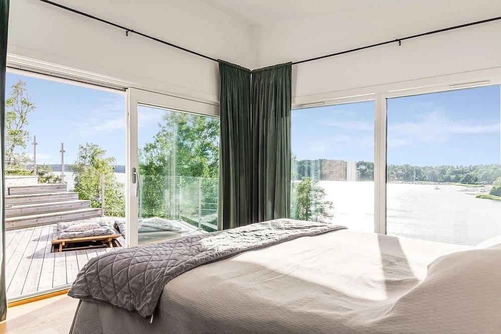 Archipelago Villa With Private Padel court & dock in Mörtnäs, Stockholmer Schärengarten