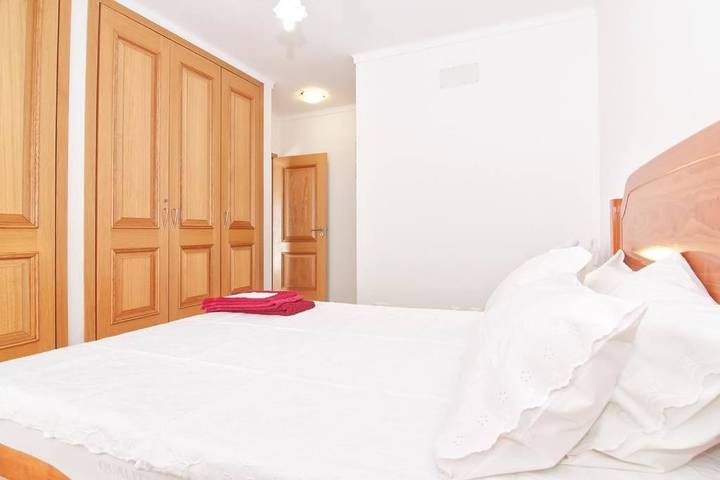 Gîte pour 2 personnes, avec terrasse ainsi que piscine et vue à Santa Luzia - 2