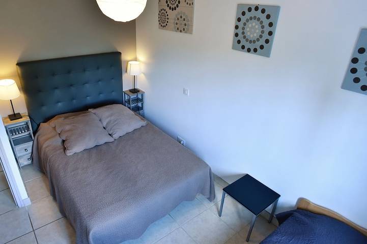 Location de vacances pour 12 personnes, avec jardin et terrasse à Milhac - 4