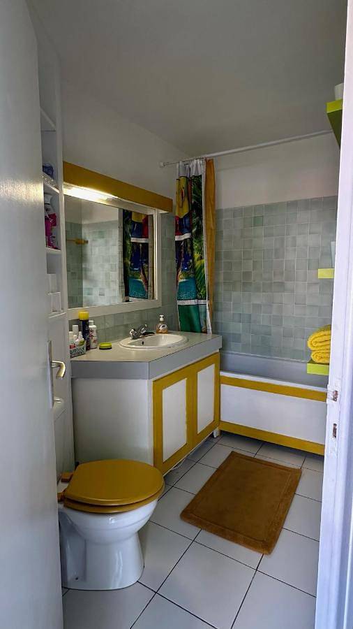 Gîte pour 2 personnes, avec vue ainsi que piscine et terrasse dans Port De Saint Francois - 2