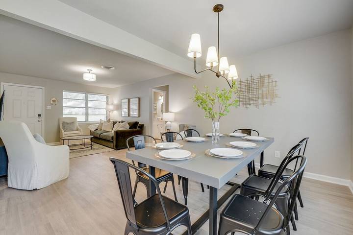 Vacation rental for 8 people, with terrace and yard in Dallas