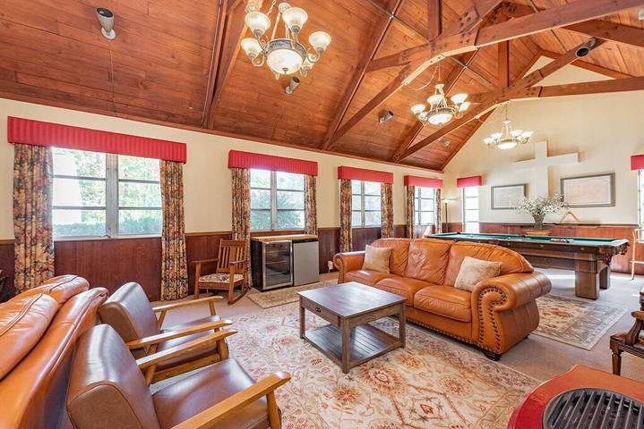 Vacation home for 20 people, with terrace and hot tub, with pets in Maryland