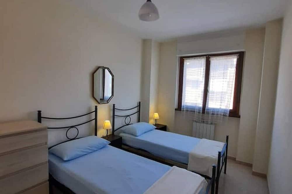 Stylish & Spacious Townhouse - Walk to Beach & Town in Fertilia, Sassari Provinz