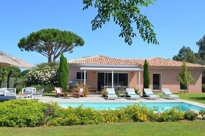 Villa pour 6 personnes, avec sauna ainsi que jardin et piscine à Calvi