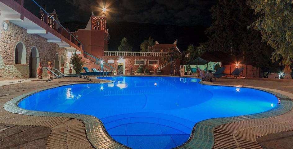 Hôtel pour 4 personnes, avec jardin et piscine ainsi que bassin pour enfant et vue, adapté aux familles
