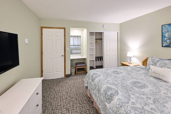 Vacation rental for 6 people, with balcony and pool as well as hot tub in Lincoln City